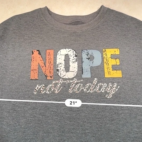 Graphic Sweatshirt Size Medium - Picture 7 of 9